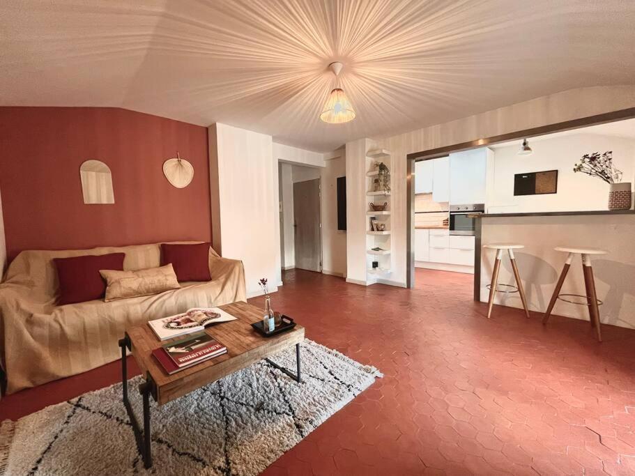Appartement A Pied Du Centre Avec Place De Parking Arles Eksteriør billede